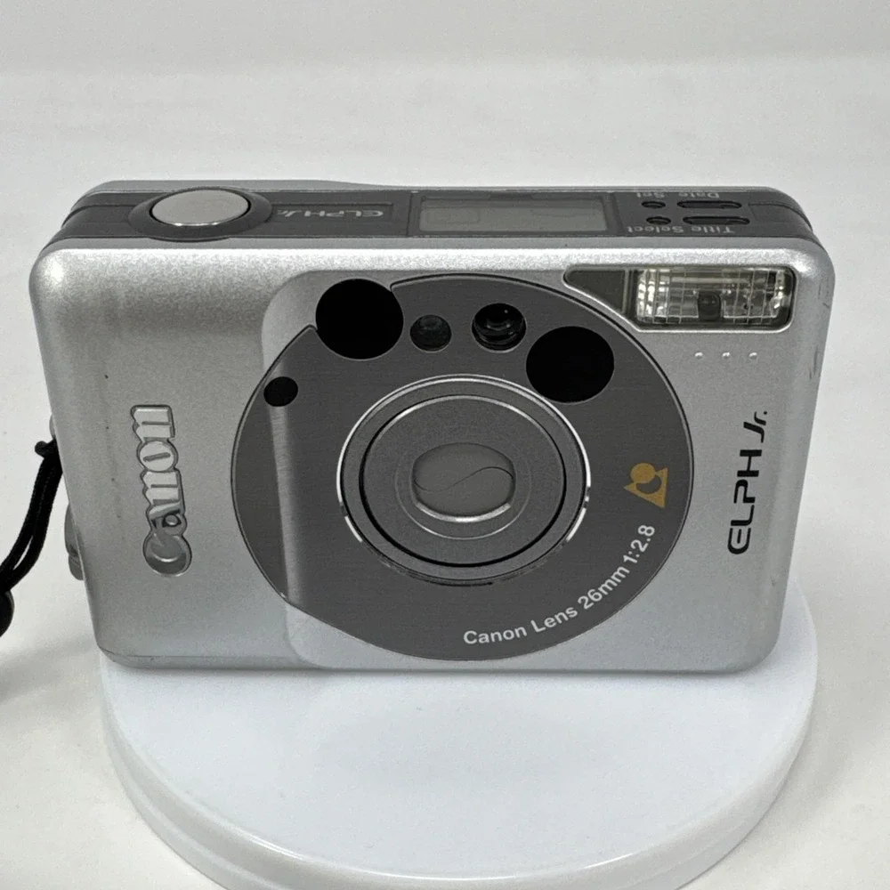 CANON Elph Jr. APS Film Camera, 26mm f2.8 Wide Angle‎ Lens, Silver w/ Case WORKS